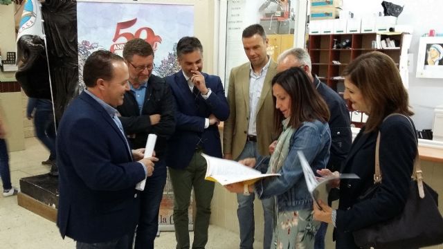 La Comunidad Autónoma publica la licitación de la renovación de las ventanas del IES San Juan de la Cruz - 1, Foto 1