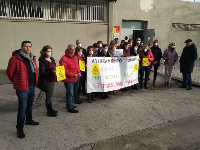 El PSOE exige al alcalde una solución al problema del amianto en edificios públicos de titularidad municipal como el de Servicios Sociales - 2, Foto 2