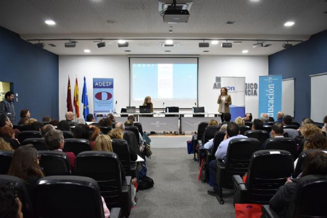 140 docentes participan en las IV Jornadas sobre liderazgo e innovación dirigidas a directivos de Educación Primaria - 2, Foto 2