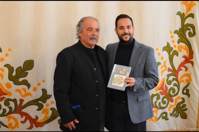 Pedro Fernández presenta su primer libro Pollos en el asfalto - 1, Foto 1