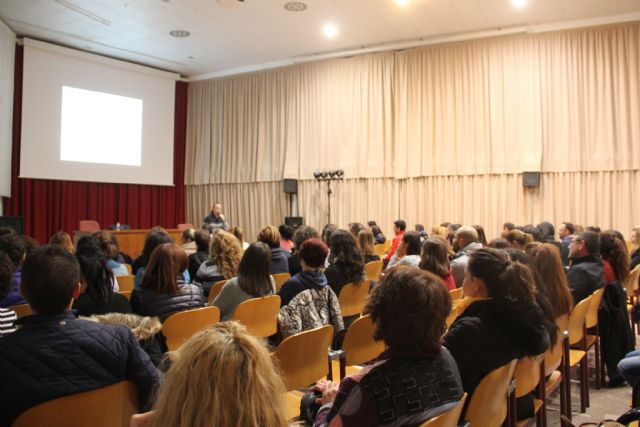 Comienza la Escuela de Padres y Madres con la conferencia 'Educar en valores desde el juego' - 1, Foto 1