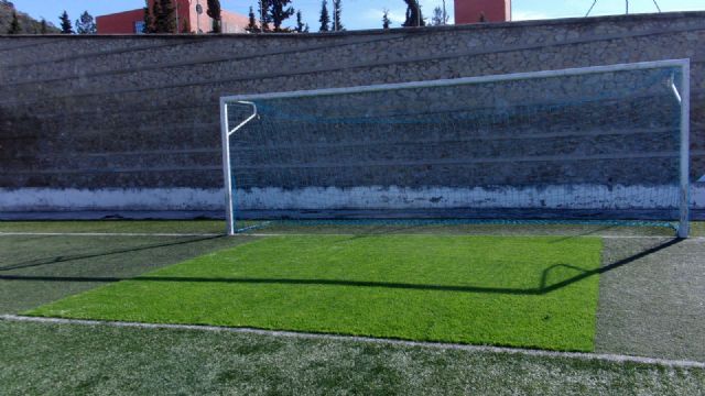 El Ayuntamiento de Pliego ha realizado mejoras en el césped, vestuarios e iluminación del campo de fútbol - 2, Foto 2