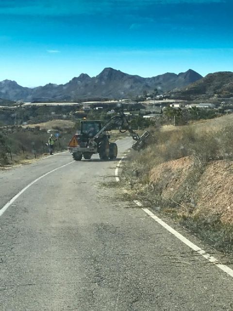 Se procede a la limpieza de la Carretera de los Mayorales - 1, Foto 1