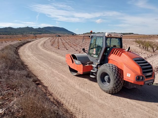 El Ayuntamiento ha acondicionado con maquinaria propia 290 kilómetros de caminos rurales durante 2020 - 2, Foto 2