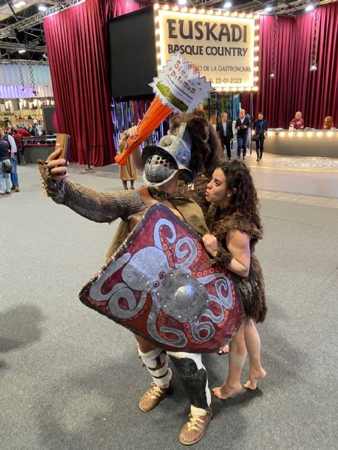 Neandertales en FITUR - 2, Foto 2