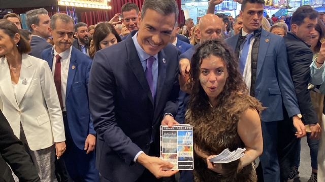 Neandertales en FITUR - 1, Foto 1