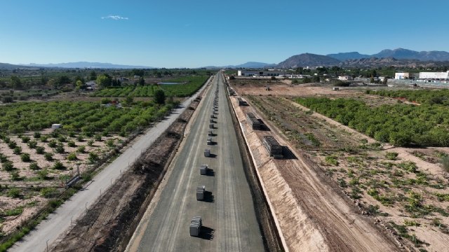 El Gobierno autoriza licitar por 121 millones de euros las obras para montar la vía de la línea de alta velocidad entre Murcia y Lorca - 1, Foto 1