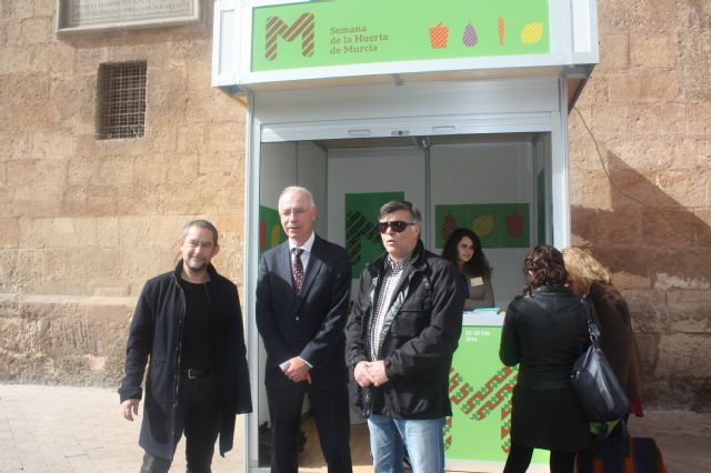 Navarro Corchón inaugura el stand informativo de la Semana de la Huerta - 2, Foto 2