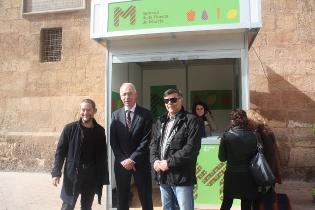 Navarro Corchón inaugura el stand informativo de la Semana de la Huerta - 3, Foto 3
