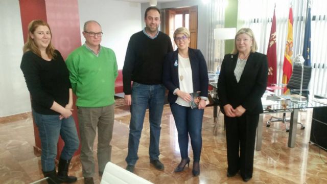 Noelia Arroyo se reúne con los miembros de la directiva de la Cofradía del Amparo de Murcia - 1, Foto 1