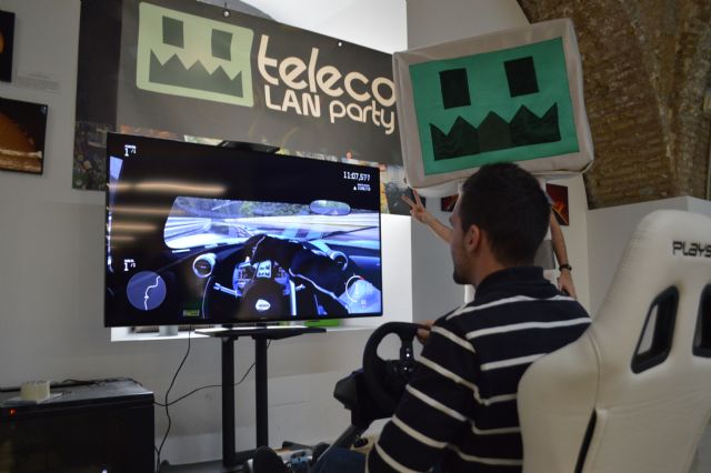 Jugadores profesionales de deportes electrónicos y una escape room gratuita en la Teleco LAN Party 9 - 1, Foto 1