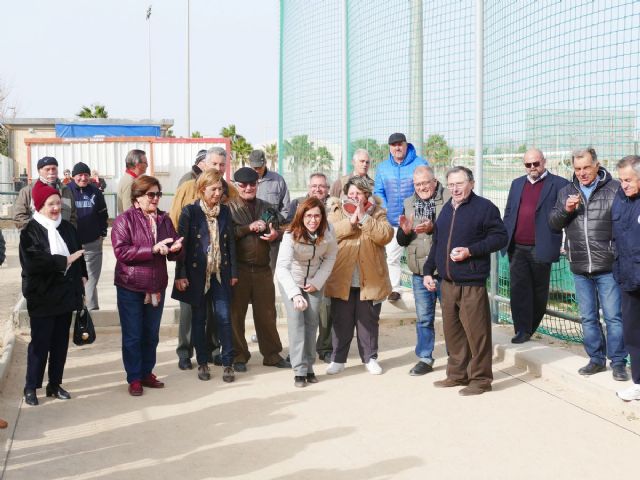 La vicealcaldesa hace el saque de honor del IX Campeonato municipal de Petanca de Cartagena - 1, Foto 1