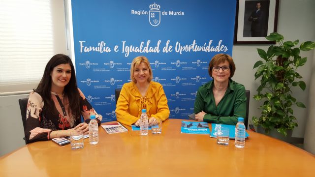 La consejera de Familia se reúne con la presidenta del Comité de Murcia de Unicef - 1, Foto 1