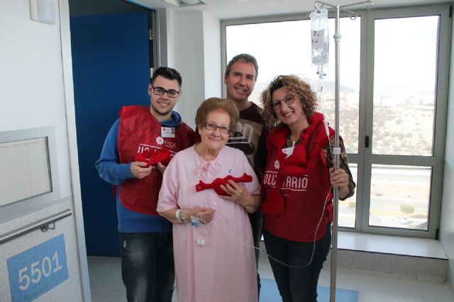 El proyecto ´SECUNDA Smile: acompañamiento a pacientes onco-hematológicos´ tiene como objetivo mejorar la calidad de vida de los pacientes oncohematológicos ingresados en el hospital Santa Lucía de Cartagena - 2, Foto 2