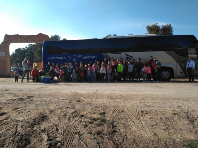 Medio centenar de vecinos de la Barriada Villalba disfrutaron de una excursion al Safari Aitana - 1, Foto 1