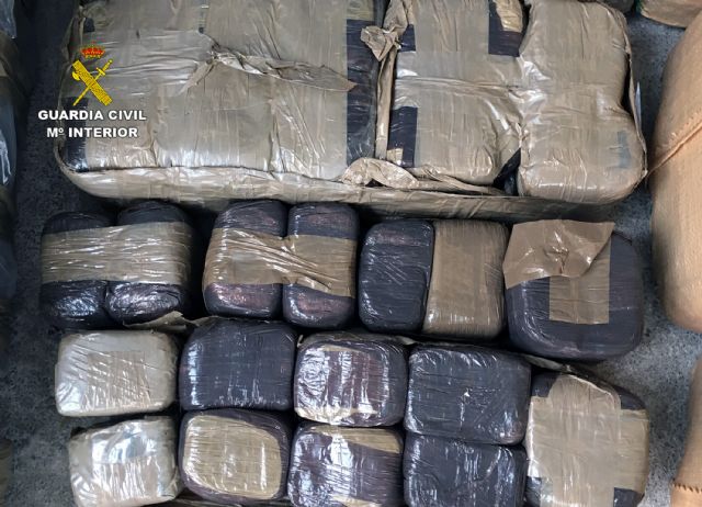 La Guardia Civil se incauta de más de 800 kilos de hachís en una embarcación de recreo - 5, Foto 5