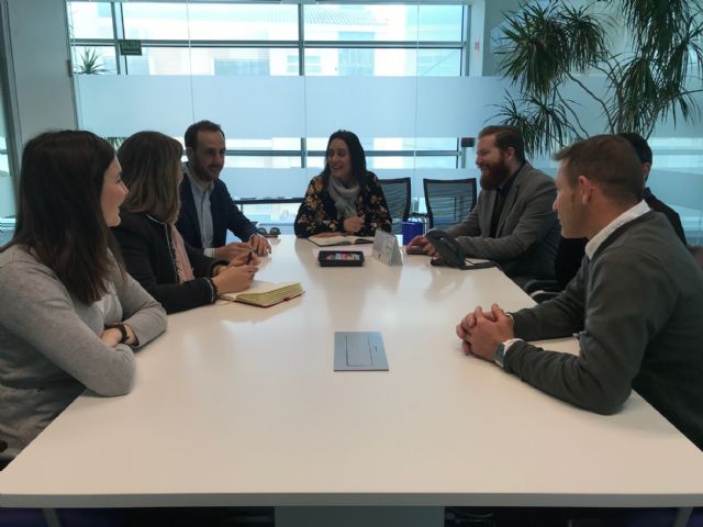 El Alcalde de Torre-Pacheco y la concejala de Juventud y Empleo mantienen una reunión de trabajo con el presidente de AJE Región de Murcia y miembros de la Asociación - 1, Foto 1