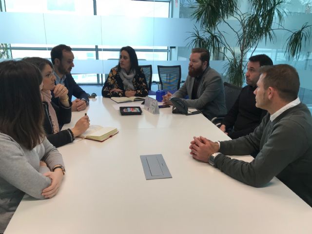 El Alcalde de Torre-Pacheco y la concejala de Juventud y Empleo mantienen una reunión de trabajo con el presidente de AJE Región de Murcia y miembros de la Asociación - 3, Foto 3