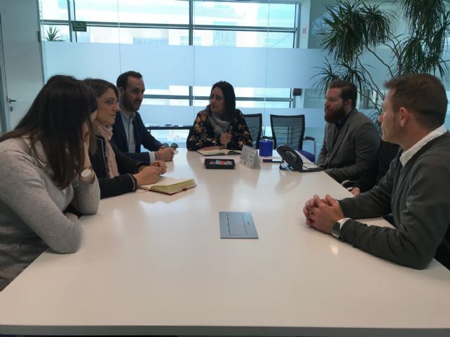 El Alcalde de Torre-Pacheco y la concejala de Juventud y Empleo mantienen una reunión de trabajo con el presidente de AJE Región de Murcia y miembros de la Asociación - 4, Foto 4