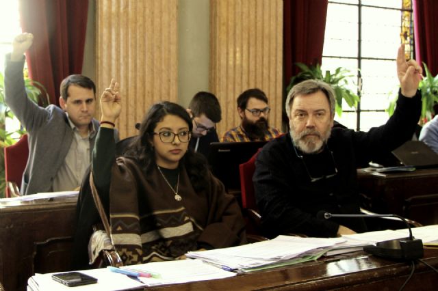 El Pleno aprueba una moción de Cambiemos Murcia para el pago de la deuda a las trabajadoras de Ayuda a Domicilio - 1, Foto 1