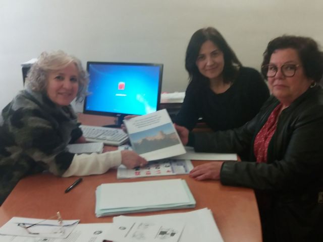 El Ayuntamiento recibe un estudio con propuestas para mejorar la situación de las personas mayores en Pliego - 1, Foto 1