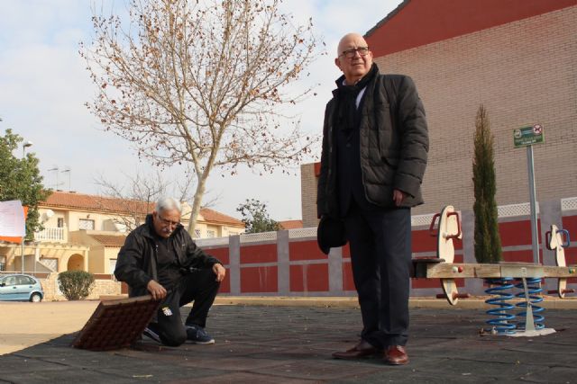 Cs recoge quejas de los vecinos de El Bohío por el estado de las zonas verdes, el asfalto, parques infantiles y el alumbrado - 3, Foto 3