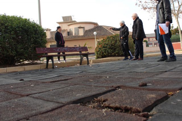 Cs recoge quejas de los vecinos de El Bohío por el estado de las zonas verdes, el asfalto, parques infantiles y el alumbrado - 4, Foto 4