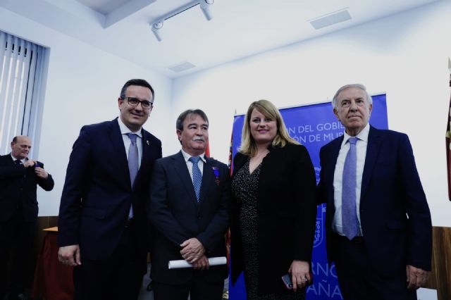 Diego Conesa distingue con las Medallas al Mérito de la Protección Civil a los coordinadores de las unidades de Los Alcázares, Mazarrón, San Javier y San Pedro - 2, Foto 2