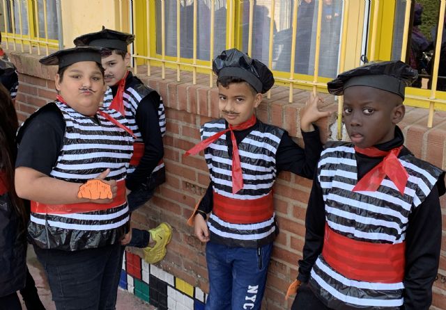 La vuelta al mundo del colegio Vista Alegre concluye con un gran baile multicultural - 1, Foto 1