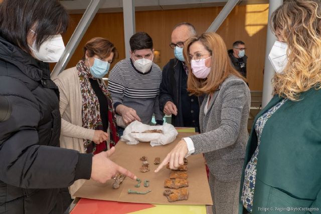 Aparecen un escudo y un compás asociados a la toma de Qart Hadast durante la restauración de la Muralla Púnica - 1, Foto 1