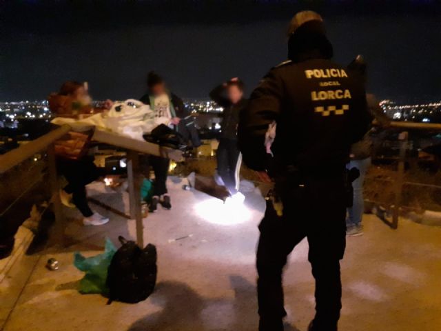 La Policía Local de Lorca comprueba un descenso en los incumplimientos del toque de queda y de las reuniones de personas no convivientes este pasado fin de semana - 1, Foto 1
