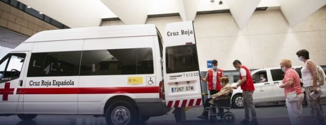 Cruz Roja en Lorca pone en marcha un servicio de transporte adaptado para llevar a las personas mayores a su centro de vacunación - 2, Foto 2