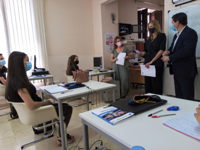 Cerca de 5.000 desempleados obtuvieron en 2021 un certificado de profesionalidad con el SEF - 1, Foto 1