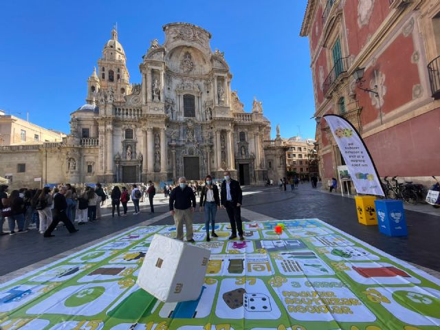 La campaña 'De residuo a recurso y lo tiro porque me toca' busca fomentar la economía circular entre los murcianos - 1, Foto 1