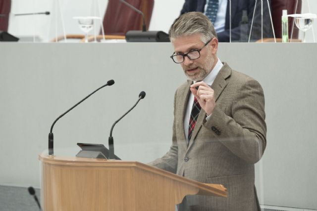 El PP critica que el PSOE rechace en la Asamblea que se bonifique el coste de la matrícula universitaria a los alumnos que realmente lo necesitan - 1, Foto 1