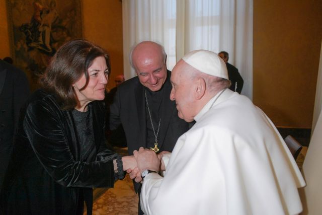 La presidenta de la UCAM mantiene un afectuoso encuentro con el Papa Francisco - 1, Foto 1
