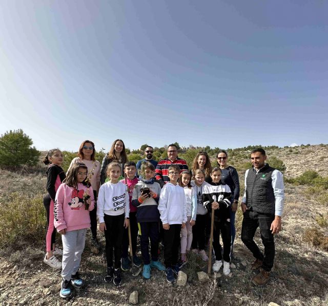 El Colegio Virgen de la Candelaria participa en una campaña de reforestación en el paraje de Las Tosquillas, plantando 130 especies - 3, Foto 3