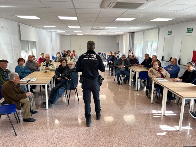 El Agente Tutor de la Policía Local vela por la seguridad de nuestros mayores - 1, Foto 1