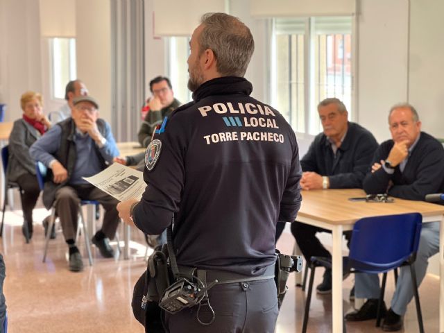 El Agente Tutor de la Policía Local vela por la seguridad de nuestros mayores - 2, Foto 2
