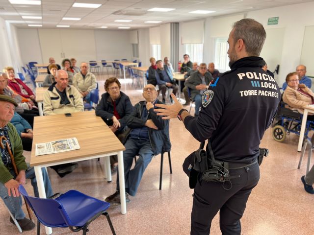 El Agente Tutor de la Policía Local vela por la seguridad de nuestros mayores - 3, Foto 3