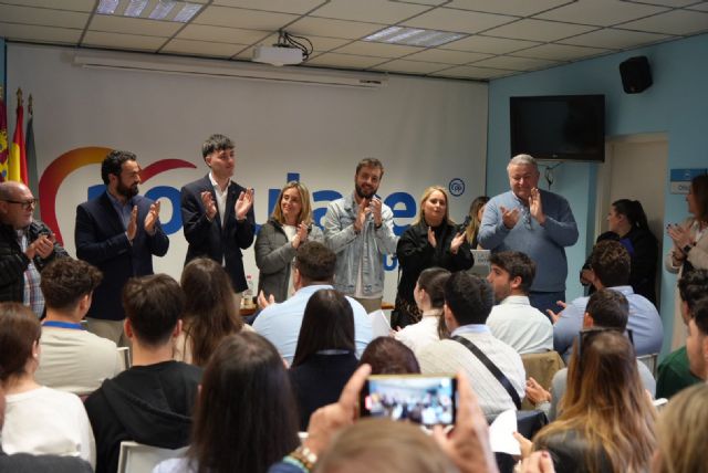 Landáburu asegura que los jóvenes que conforman NNGG de La Unión están comprometidos con una política basada en la gestión eficaz, la transparencia y la resolución de problema - 1, Foto 1