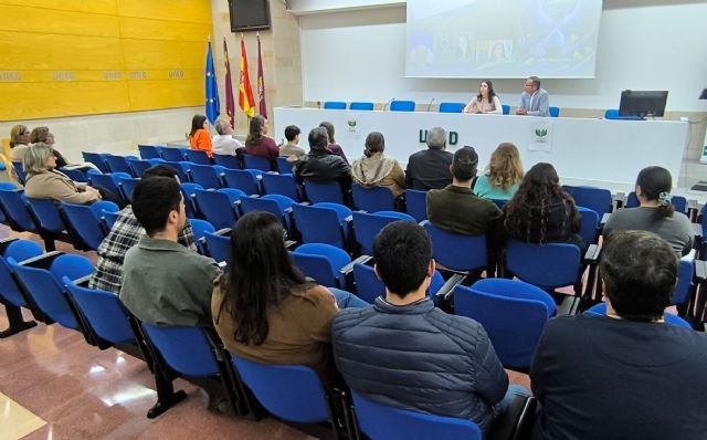 Alba Barqueros presentó su libro mostrando un viaje en el tiempo en el que la magia juega un papel clave - 2, Foto 2