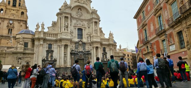 1200 jóvenes se dan cita en la Plaza del Cardenal Belluga para celebrar el Día del Pensamiento Scout - 1, Foto 1