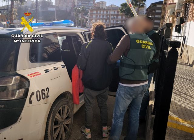 Detenida la presunta autora de m�s de una veintena de robos en Mazarr�n, Foto 2