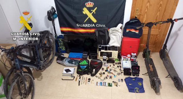 Detenida la presunta autora de m�s de una veintena de robos en Mazarr�n, Foto 4