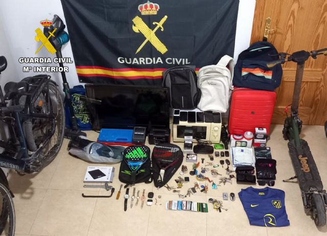 Detenida la presunta autora de m�s de una veintena de robos en Mazarr�n, Foto 5