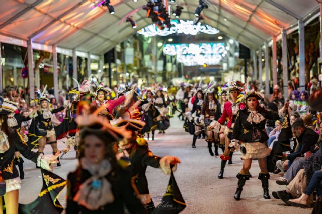El desfile del Sábado de Piñata reúne a miles de personas en Cehegín en una jornada espectacular de Carnaval - 3, Foto 3
