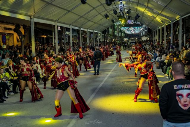 El desfile del Sábado de Piñata reúne a miles de personas en Cehegín en una jornada espectacular de Carnaval - 4, Foto 4