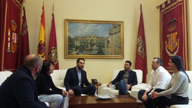 El Ayuntamiento recibe a una delegación del municipio francés de Vias que visita la ciudad para asistir a los desfiles Bíblico-Pasionales de Semana Santa - 1, Foto 1