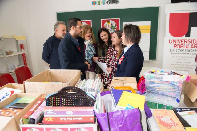La Botica del Libro dotará a menores de material escolar gracias a la colaboración con la Universidad Popular - 1, Foto 1